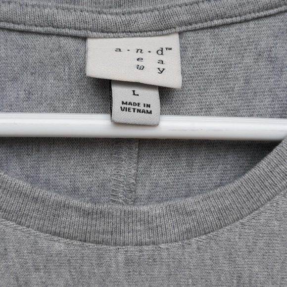 🌟 A new day sequin sleeve top.  Size lar - Picture 3 of 3